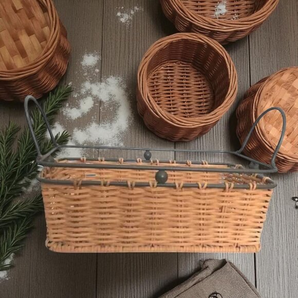 Vintage Wicker Woven Bread Basket - Picture 3 of 6